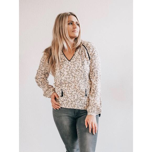 CUPCAKES AND CASHMERE Halston Cameo Rose Print V-Neck Blouse Size Large - Picture 1 of 13